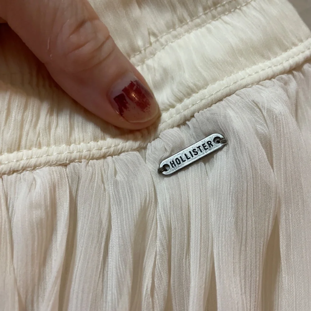 Junior Medium Adorable Sheer Underlined Flare Mini Skirt by Hollister- excellent - Picture 2 of 6